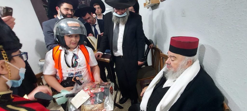 רבי עמנואל טולידנו בקריאת מגילה • גלריה