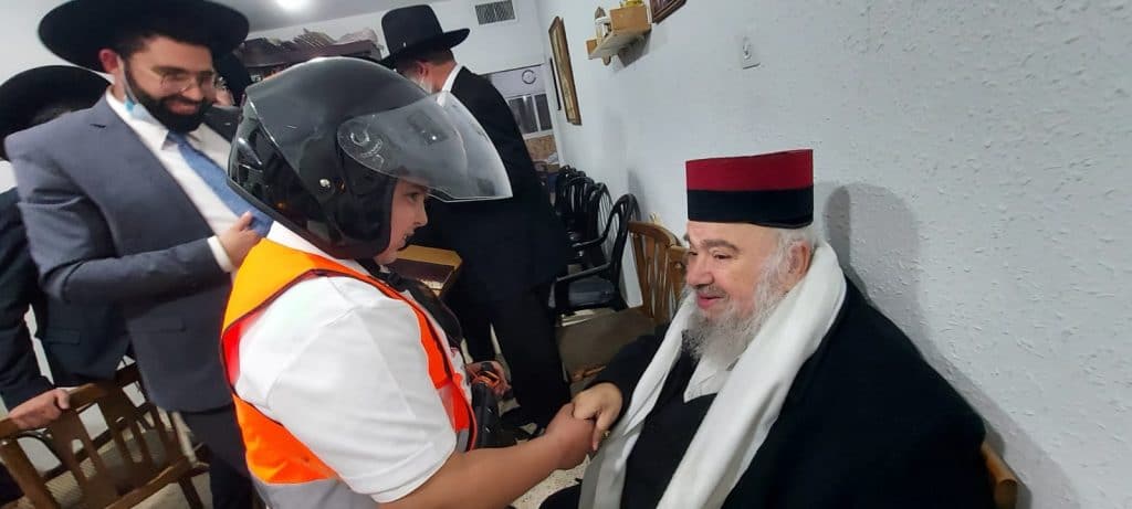 רבי עמנואל טולידנו בקריאת מגילה • גלריה