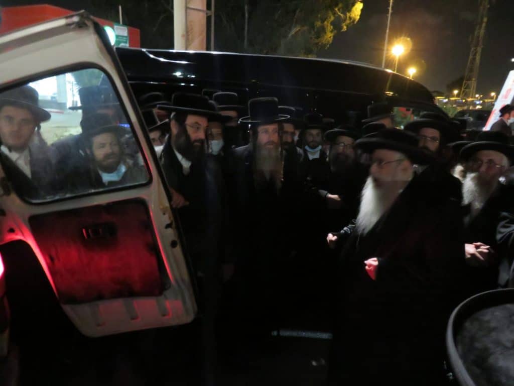 שידור חי: הלווית הגה"צ רבי יחזקאל ראטה אב"ד קארלסבורג זצ"ל