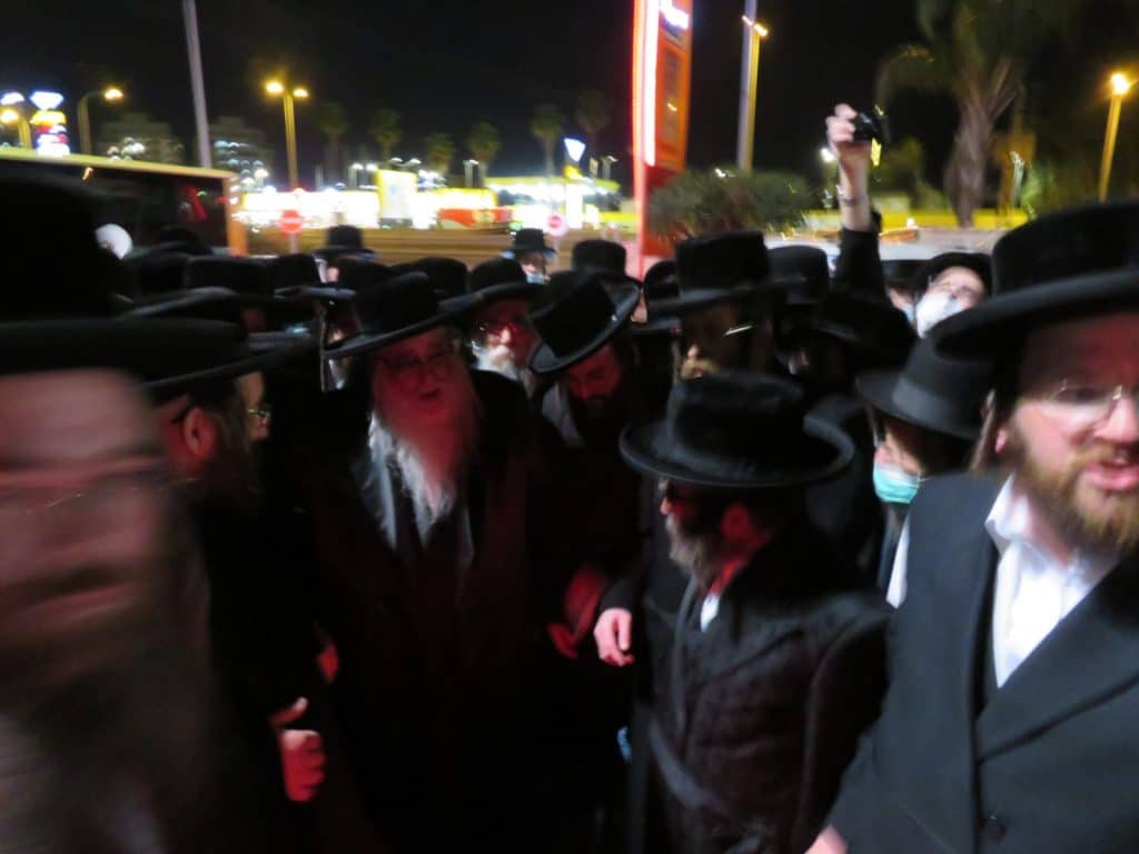 שידור חי: הלווית הגה"צ רבי יחזקאל ראטה אב"ד קארלסבורג זצ"ל