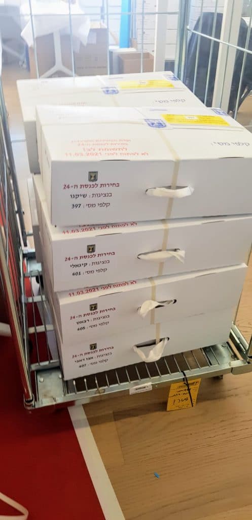 לקראת יום הבוחר: תיעוד הקלפיות שנשלחו לחו"ל