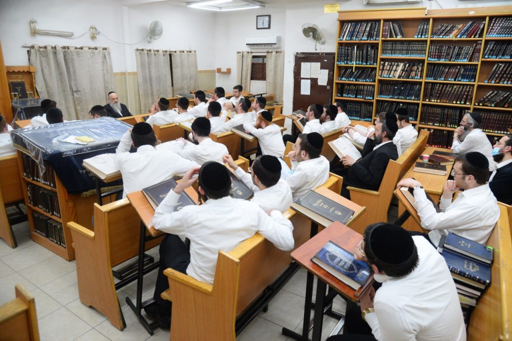 ר"י עטרת שלמה הגר"ח פינשטיין לקראת סוף הזמן אצל הבוגרים