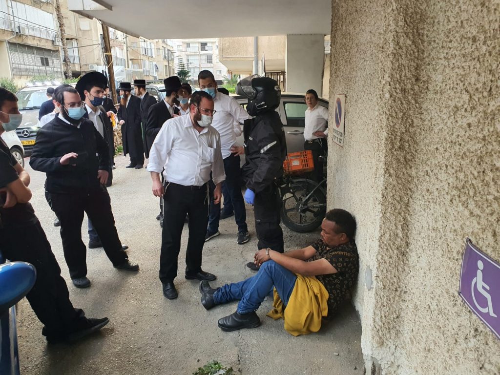 תיעוד: גנב האופניים בבני ברק נתפס על חם