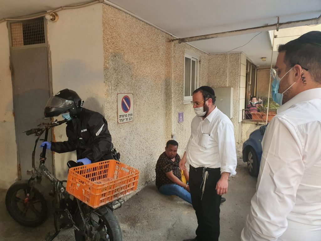 תיעוד: גנב האופניים בבני ברק נתפס על חם