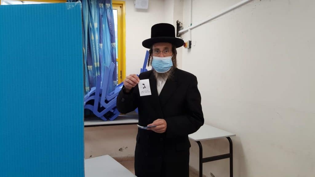 הפוליטיקאים מצביעים: תמונות