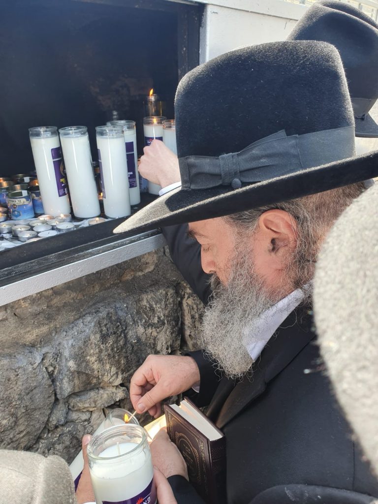 הילולת הבאבא מאיר: הבן האדמו"ר רבי יקותיאל עלה לקבר