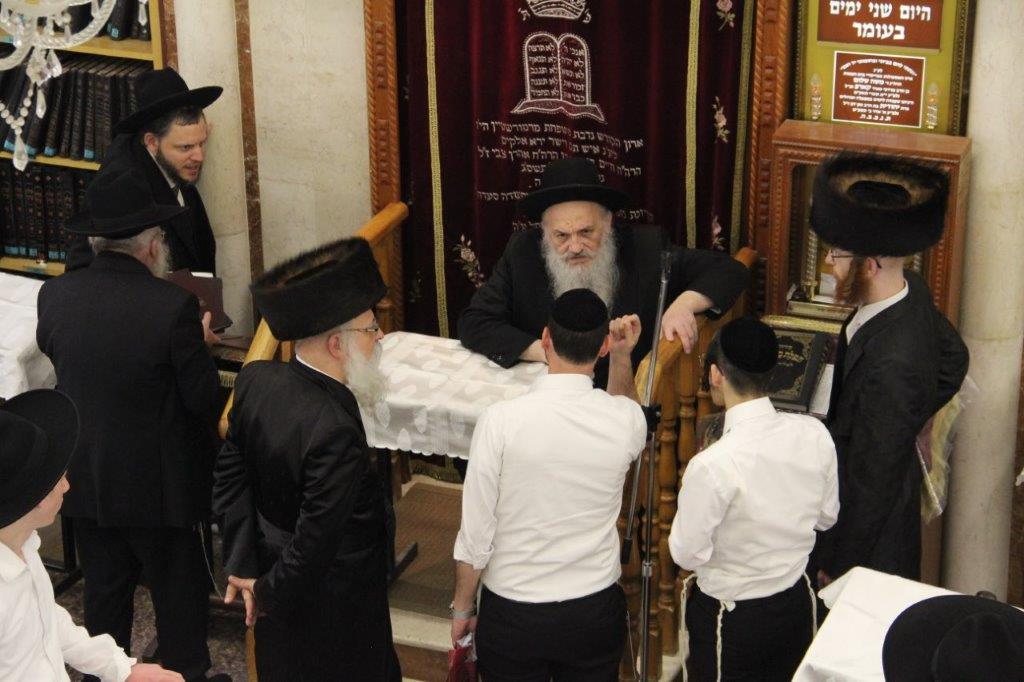 הגאון רבי חיים פיינשטיין בשיעור חג בצא"י הגאון רבי חיים פיינשטיין בשיעור חג בצא"י