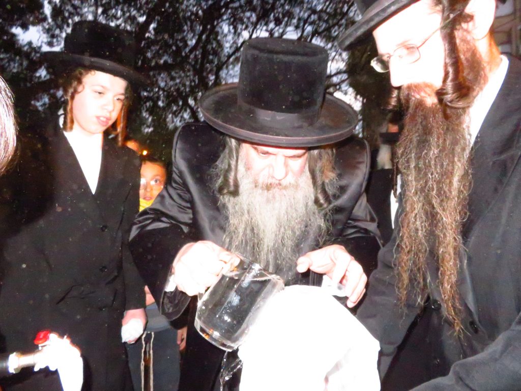 האדמו''ר מקוידינוב בשאיבת מים שלנו