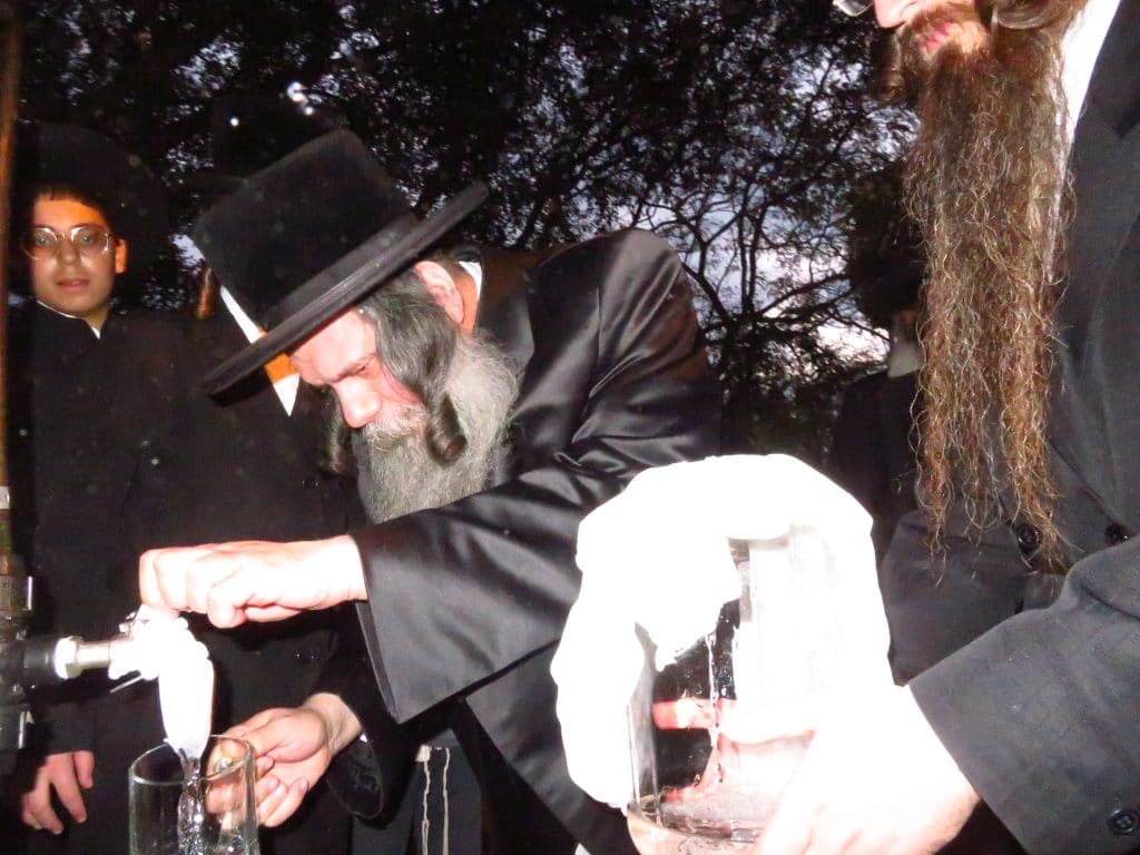 האדמו''ר מקוידינוב בשאיבת מים שלנו