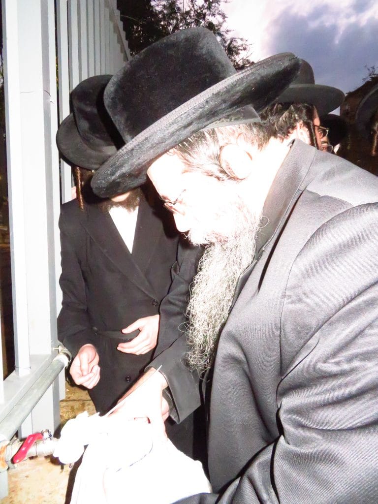 גלריה: גאב''ד זכרון מאיר בהכנות לחג הפסח