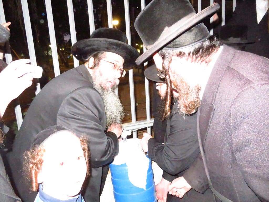 גלריה: גאב''ד זכרון מאיר בהכנות לחג הפסח