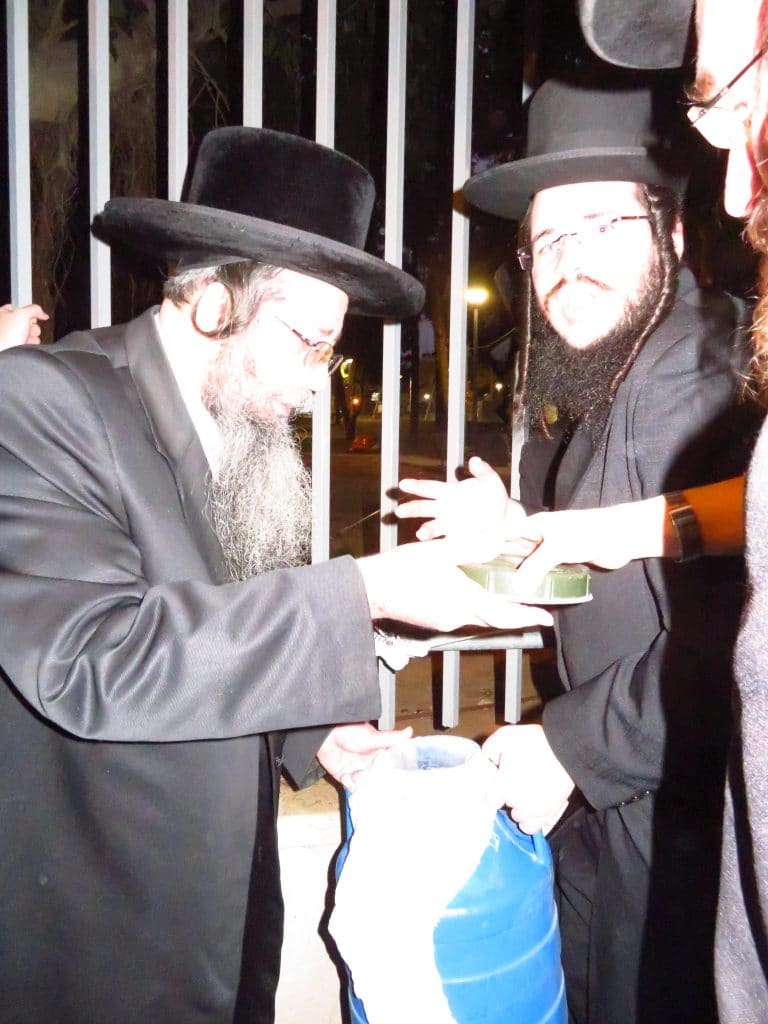 גלריה: גאב''ד זכרון מאיר בהכנות לחג הפסח