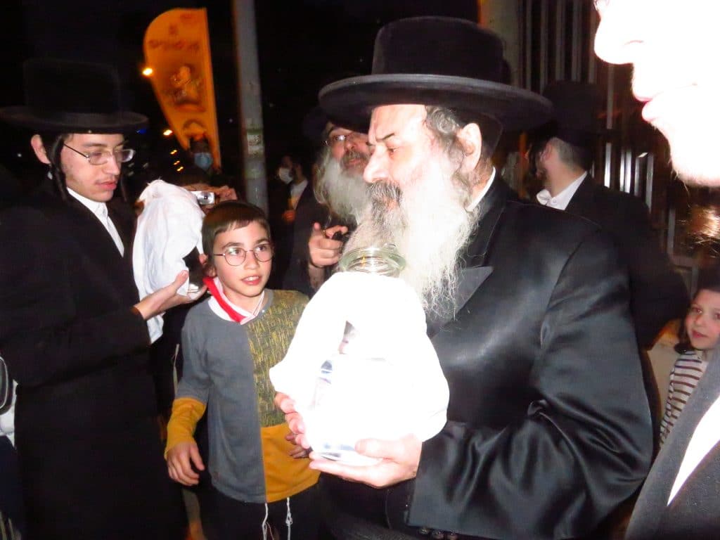 האדמו''ר מזידיטשוב בשאיבת מים שלנו