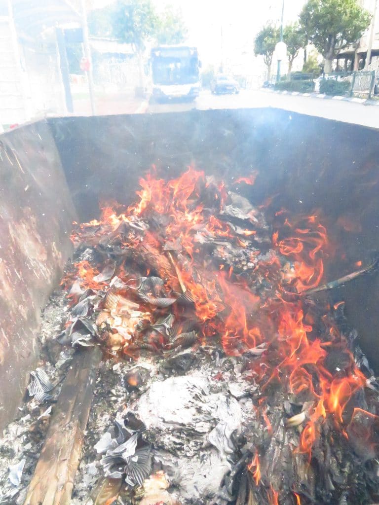 אווירת פסח ברחובות בני ברק • גלריה