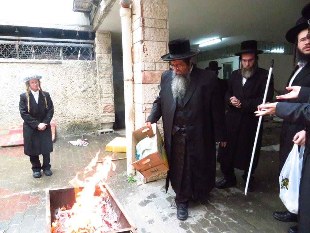 גלריה: גאב''ד זכרון מאיר בהכנות לחג הפסח