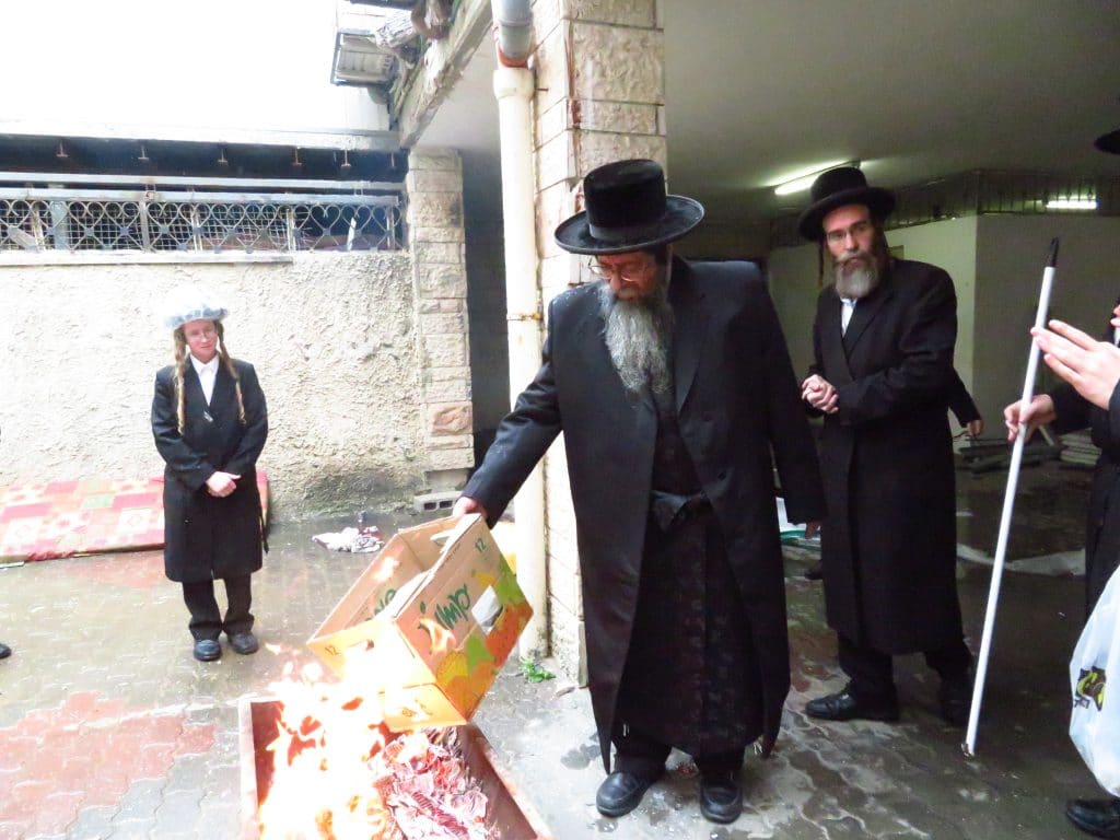 גלריה: גאב''ד זכרון מאיר בהכנות לחג הפסח