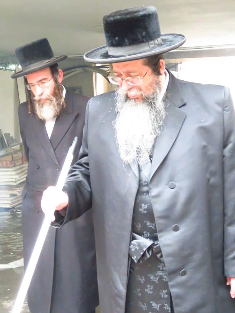 גלריה: גאב''ד זכרון מאיר בהכנות לחג הפסח