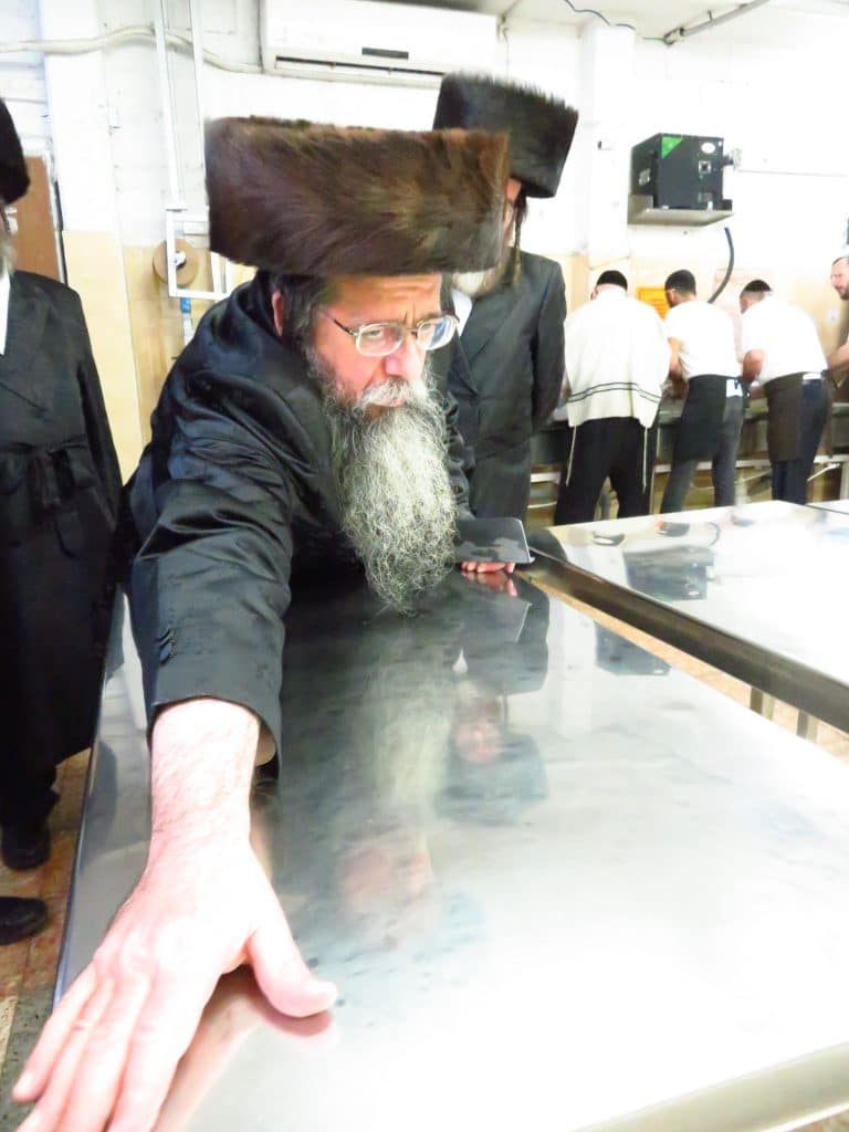 גלריה: גאב''ד זכרון מאיר בהכנות לחג הפסח