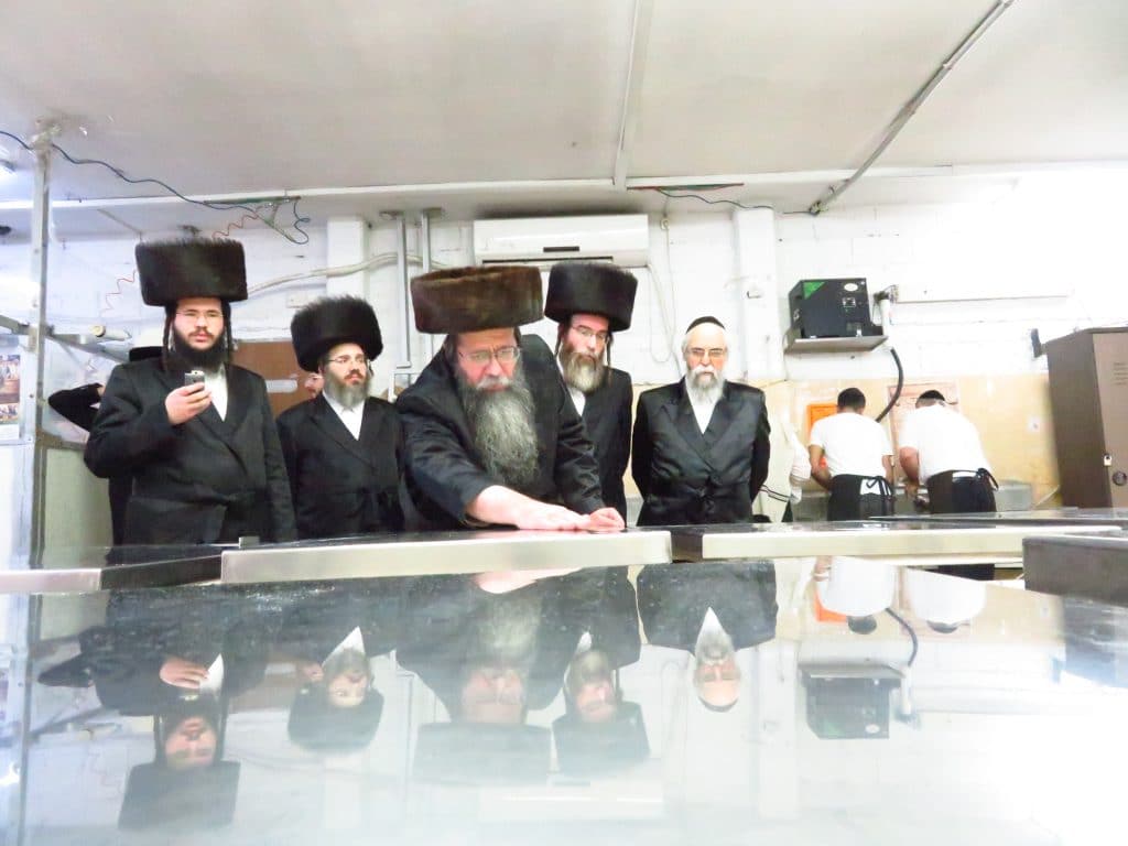 גלריה: גאב''ד זכרון מאיר בהכנות לחג הפסח