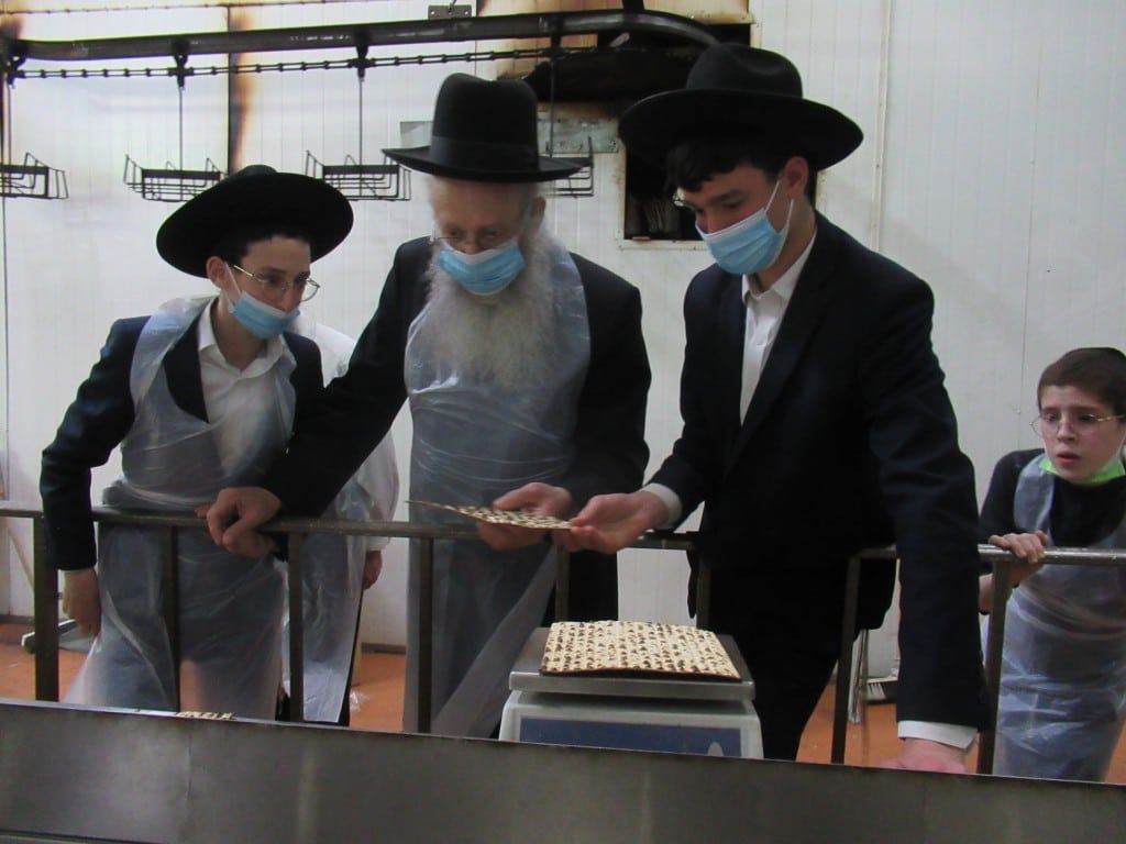 הגאון רבי יהודה אריה דינר באפית מצוות מכונה