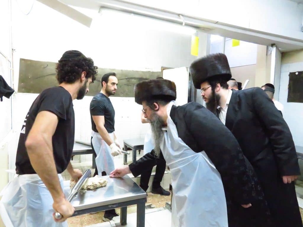 גלריה: גאב''ד זכרון מאיר בהכנות לחג הפסח