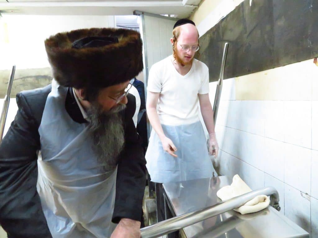 גלריה: גאב''ד זכרון מאיר בהכנות לחג הפסח