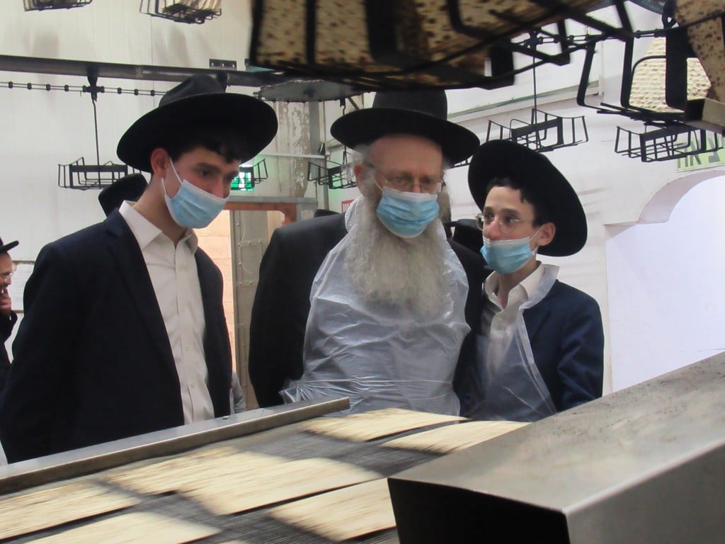 הגאון רבי יהודה אריה דינר באפית מצוות מכונה