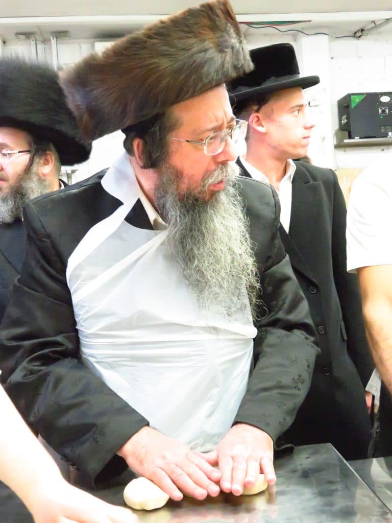 גלריה: גאב''ד זכרון מאיר בהכנות לחג הפסח