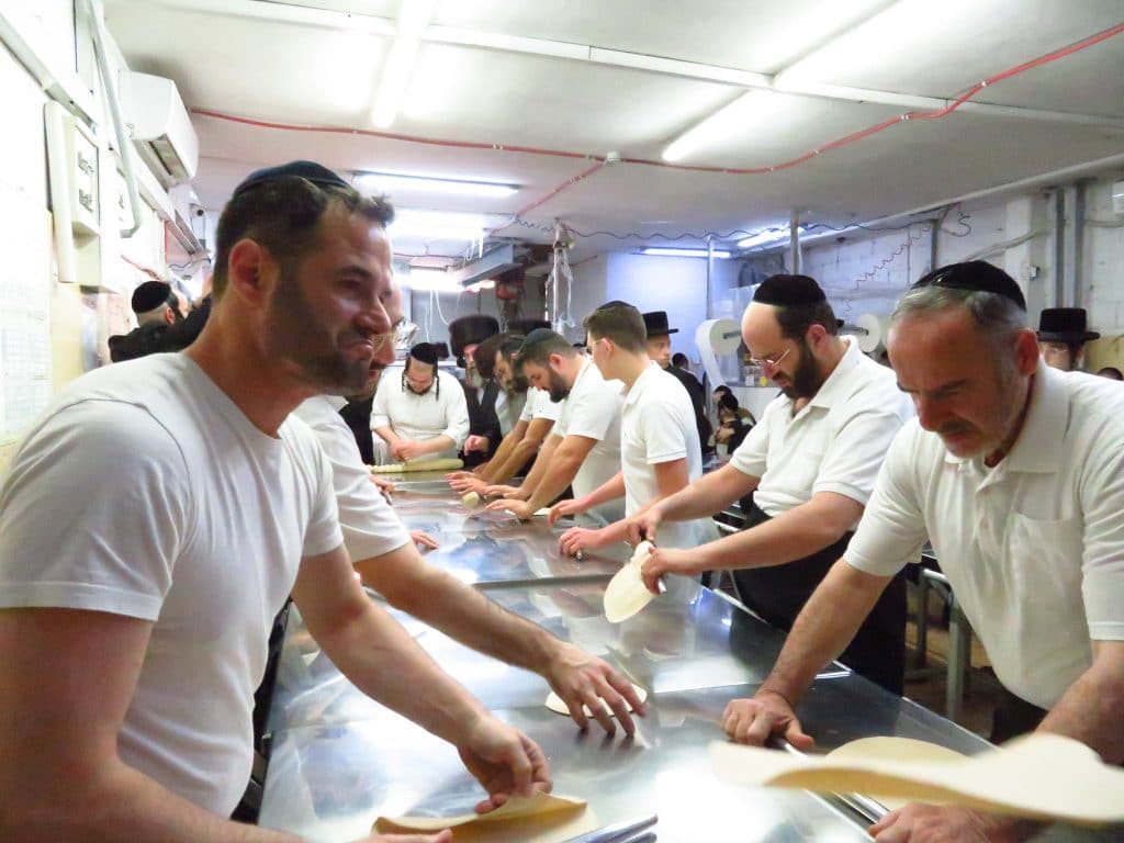 גלריה: גאב''ד זכרון מאיר בהכנות לחג הפסח