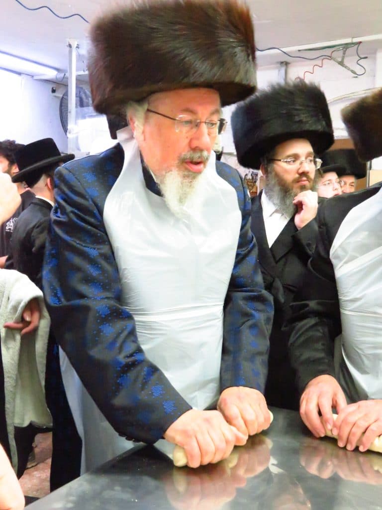 גלריה: גאב''ד זכרון מאיר בהכנות לחג הפסח