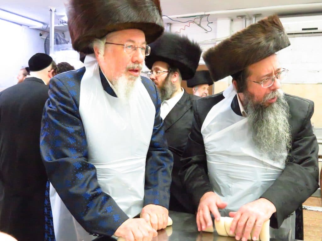 גלריה: גאב''ד זכרון מאיר בהכנות לחג הפסח