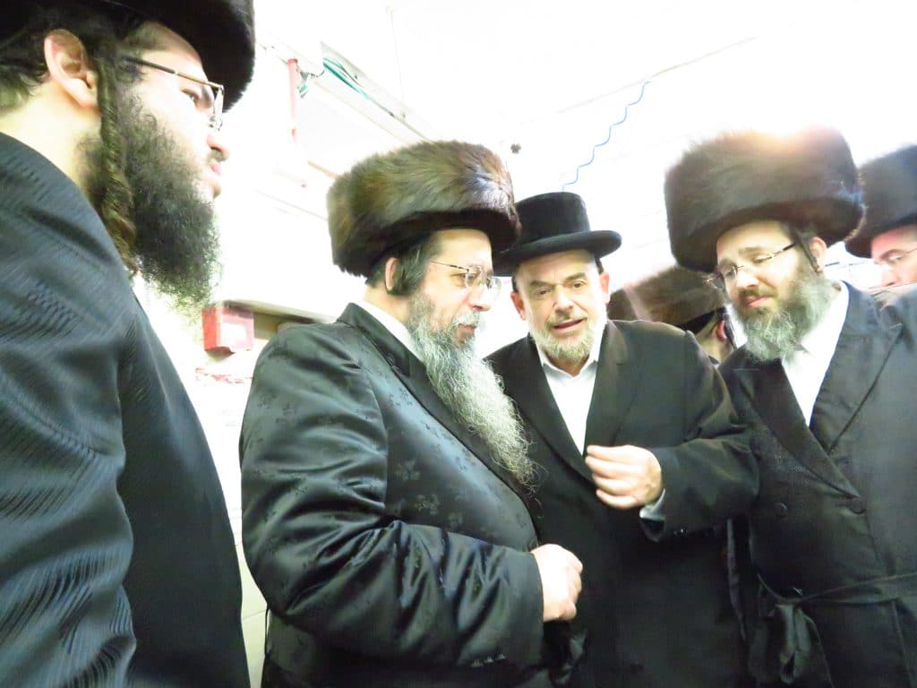 גלריה: גאב''ד זכרון מאיר בהכנות לחג הפסח