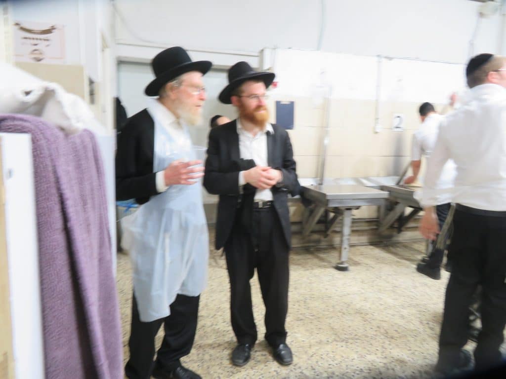 גלריה: הגר"י אונגרישר באפיית מצות