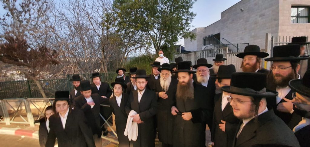 האדמו"ר מסאדיגורה ירושלים בשאיבת מים שלנו