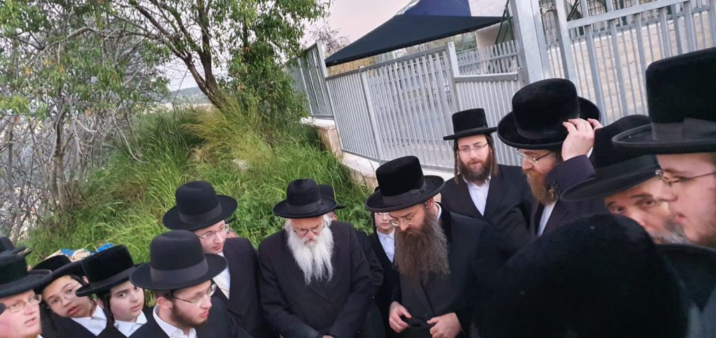 האדמו"ר מסאדיגורה ירושלים בשאיבת מים שלנו