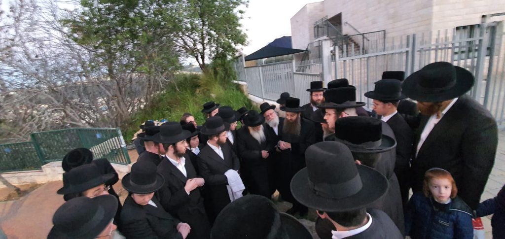 האדמו"ר מסאדיגורה ירושלים בשאיבת מים שלנו