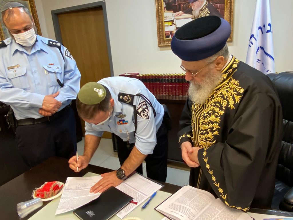 מפכ"ל המשטרה מכר את החמץ של המשטרה אצל הראשון לציון