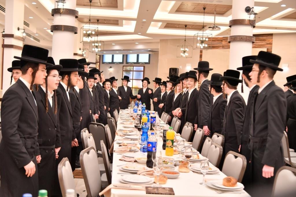 סיום מסכת גיטין בישיבת מכנובקא בעלזא