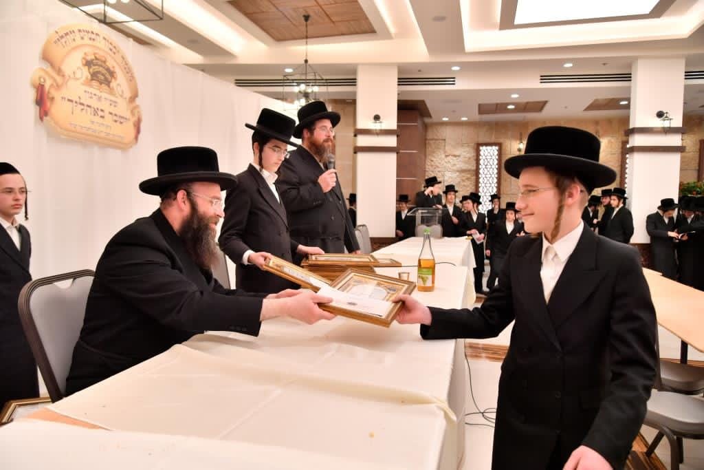 סיום מסכת גיטין בישיבת מכנובקא בעלזא