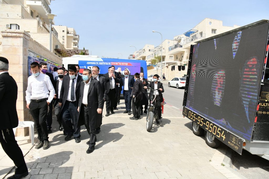 "בשליחותם" תיעוד נרחב ממסע החכי"ם ברחבי הארץ