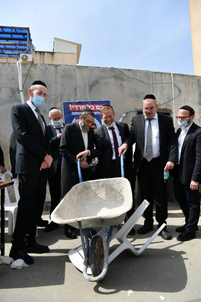 "בשליחותם" תיעוד נרחב ממסע החכי"ם ברחבי הארץ