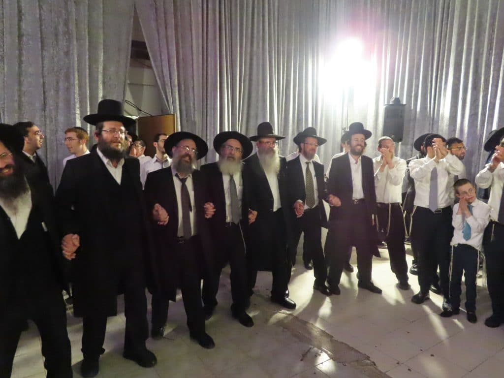 תיעוד משמחת נישואי בן ראש ישיבת 'כנסת יצחק' - ק"ס • גלריה