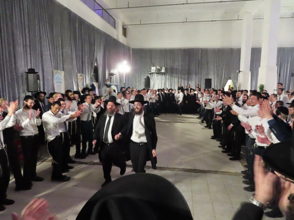 תיעוד משמחת נישואי בן ראש ישיבת 'כנסת יצחק' - ק"ס • גלריה