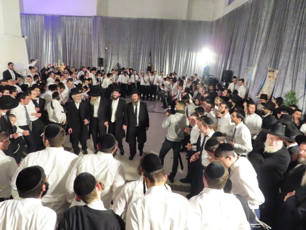 תיעוד משמחת נישואי בן ראש ישיבת 'כנסת יצחק' - ק"ס • גלריה