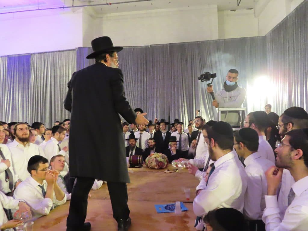 תיעוד משמחת נישואי בן ראש ישיבת 'כנסת יצחק' - ק"ס • גלריה