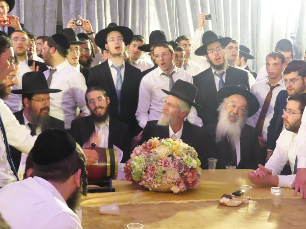 תיעוד משמחת נישואי בן ראש ישיבת 'כנסת יצחק' - ק"ס • גלריה