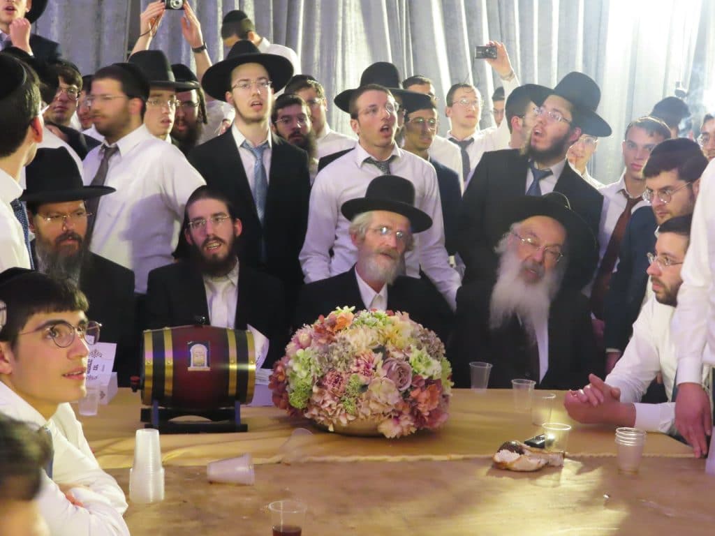 תיעוד משמחת נישואי בן ראש ישיבת 'כנסת יצחק' - ק"ס • גלריה