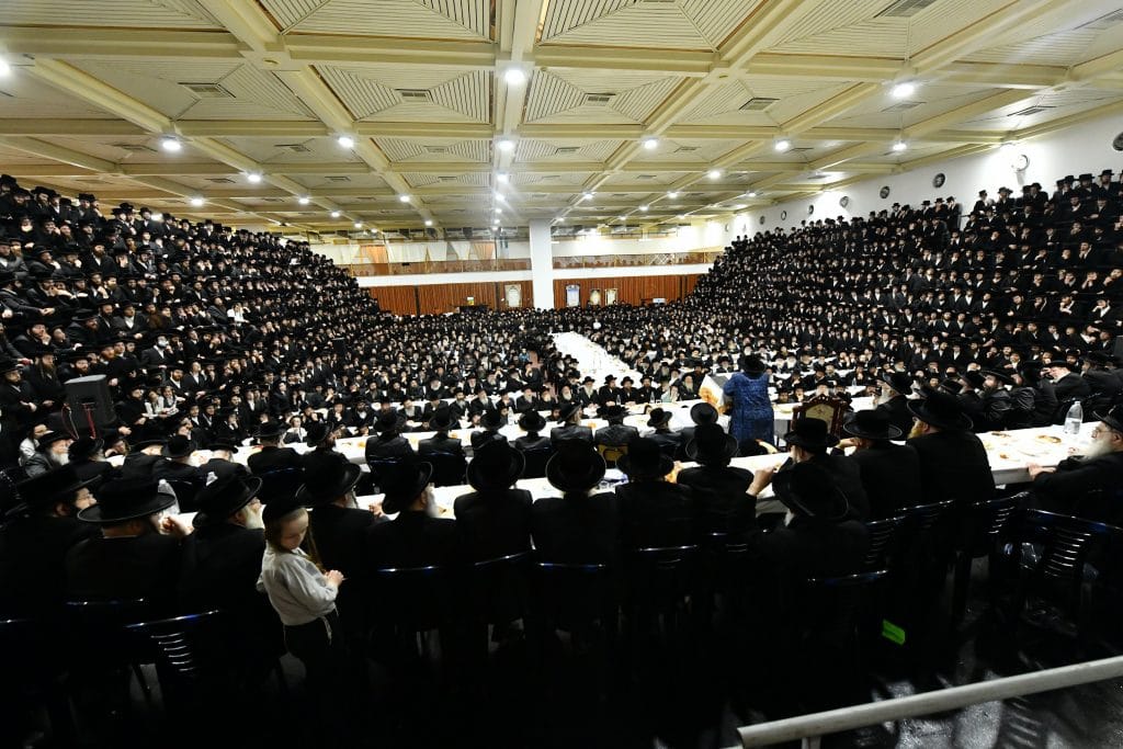 בטיש היארצייט 50 בחורי צאנז נבחנו על 600 דפים • גלריה בטיש היארצייט 50 בחורי צאנז נבחנו על 600 דפים • גלריה