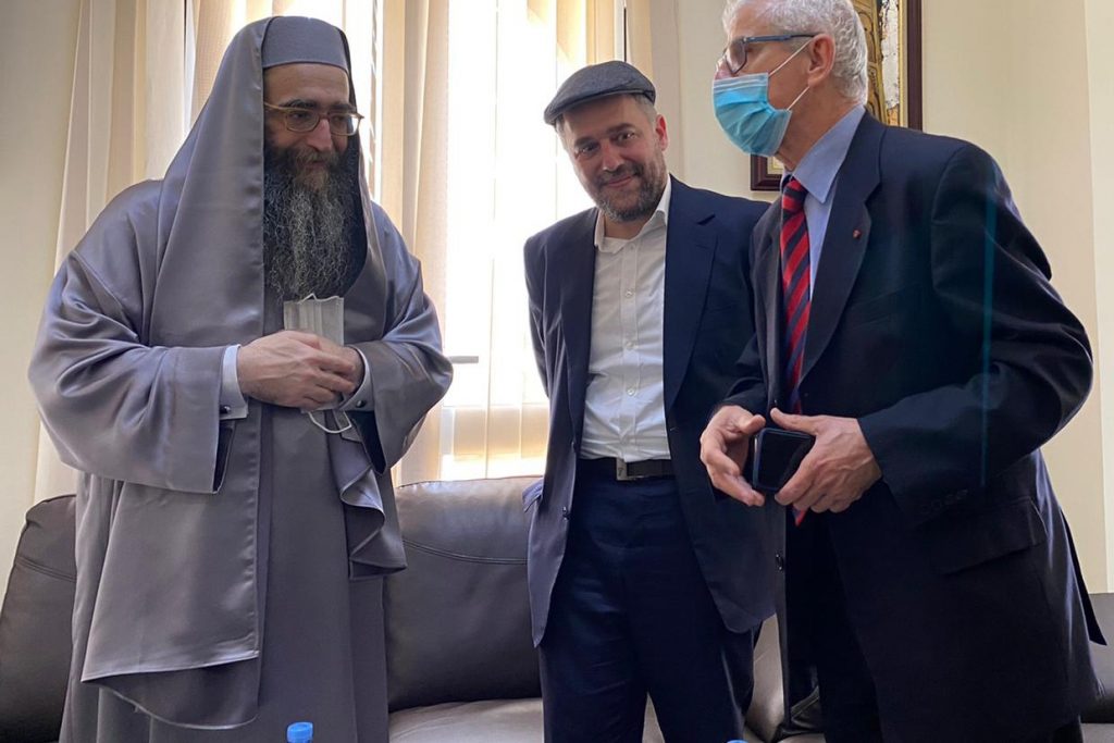 וראו כי שם ה' נקרא עליך ויראו ממך