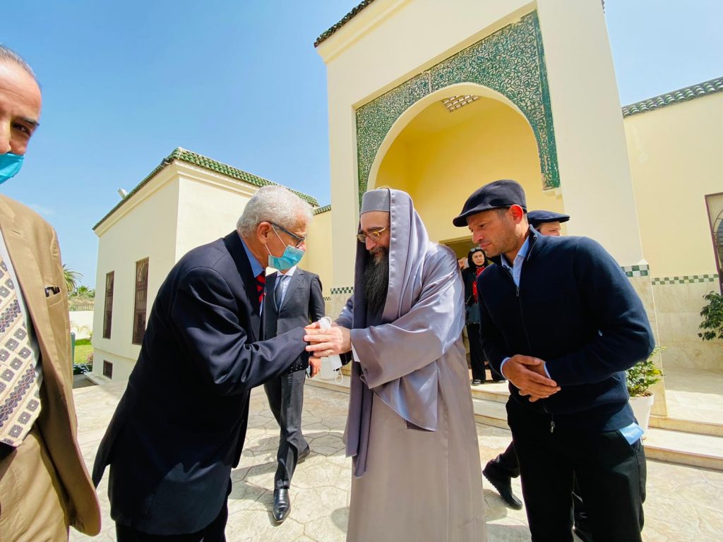 וראו כי שם ה' נקרא עליך ויראו ממך